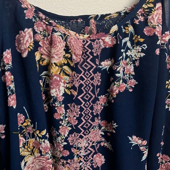 Floral Lace Blouse Open Shoulder - Picture 2 of 5